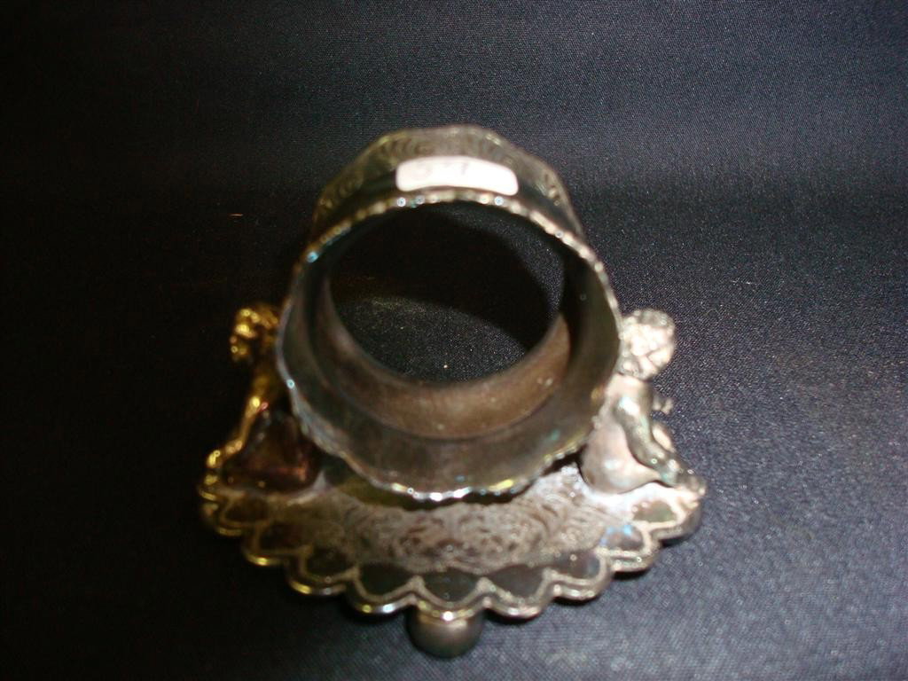 AMERICAN VICTORIAN SILVERPLATE NAPKIN RING: Two cherubs sit on either side of ring. Wilcox Silver Plate Co. #01536