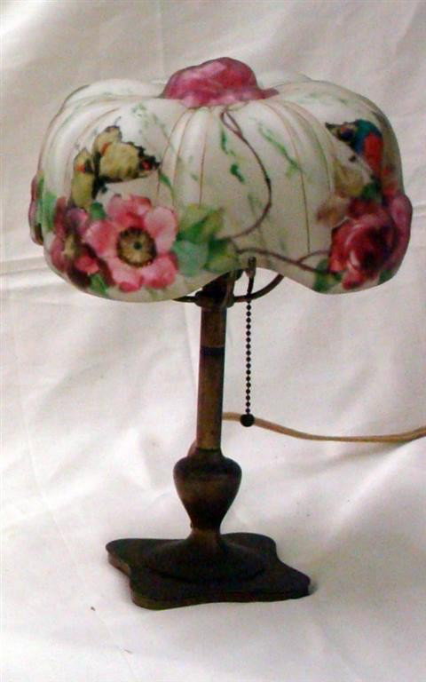 PAIRPOINT PUFFY TABLE LAMP: Rose decoration. Closed top Signed base and shade. Hairline at rose closing. 9" W 13 1/2" H.