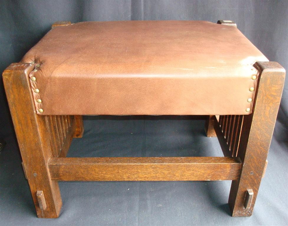 MISSION OAK ARTS AND CRAFTS FOOTSTOOL: Leather top. 15" H, 20" W