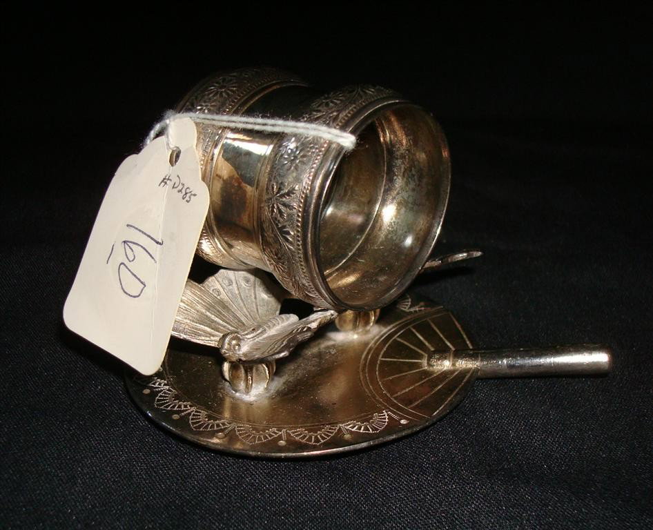 AMERICAN VICTORIAN SILVERPLATE NAPKIN RING: Double butterfly and fan. Meriden #209