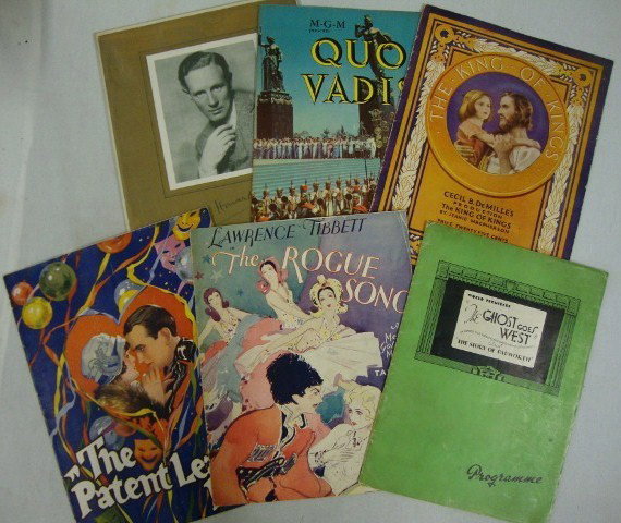 LOT OF MOVIE PROGRAMS. MOSTLY 1920'S -1930'S: MGM. The Good Earth, 1937; Universal's Show Boat, 1936; Paramount's The Star Maker; Radio Pictures The Lost Patrol, 1934; Paramounts Every Day's A Holiday (Press Sheet); The Ghost Goes West, 1935; MGM