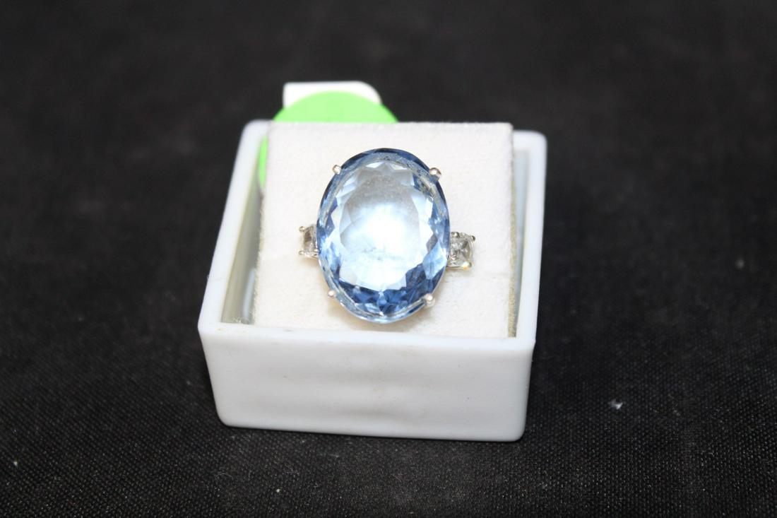 Sterling Silver Blue Topaz z Cocktail Ring (1 of 1)