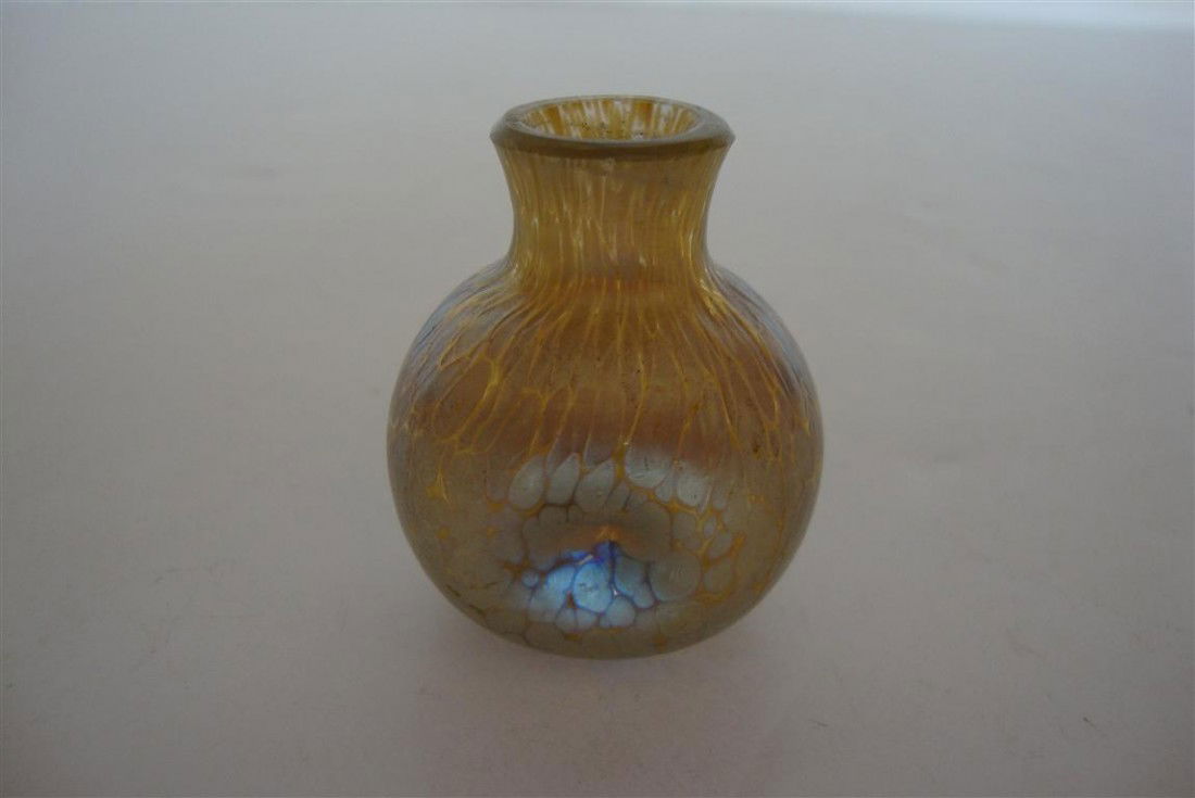 ART GLASS PINCHED CABINET VASE LOETZ: Unsigned art glass pinched cabinet vase attriubted to Loetz 1 1/2"H