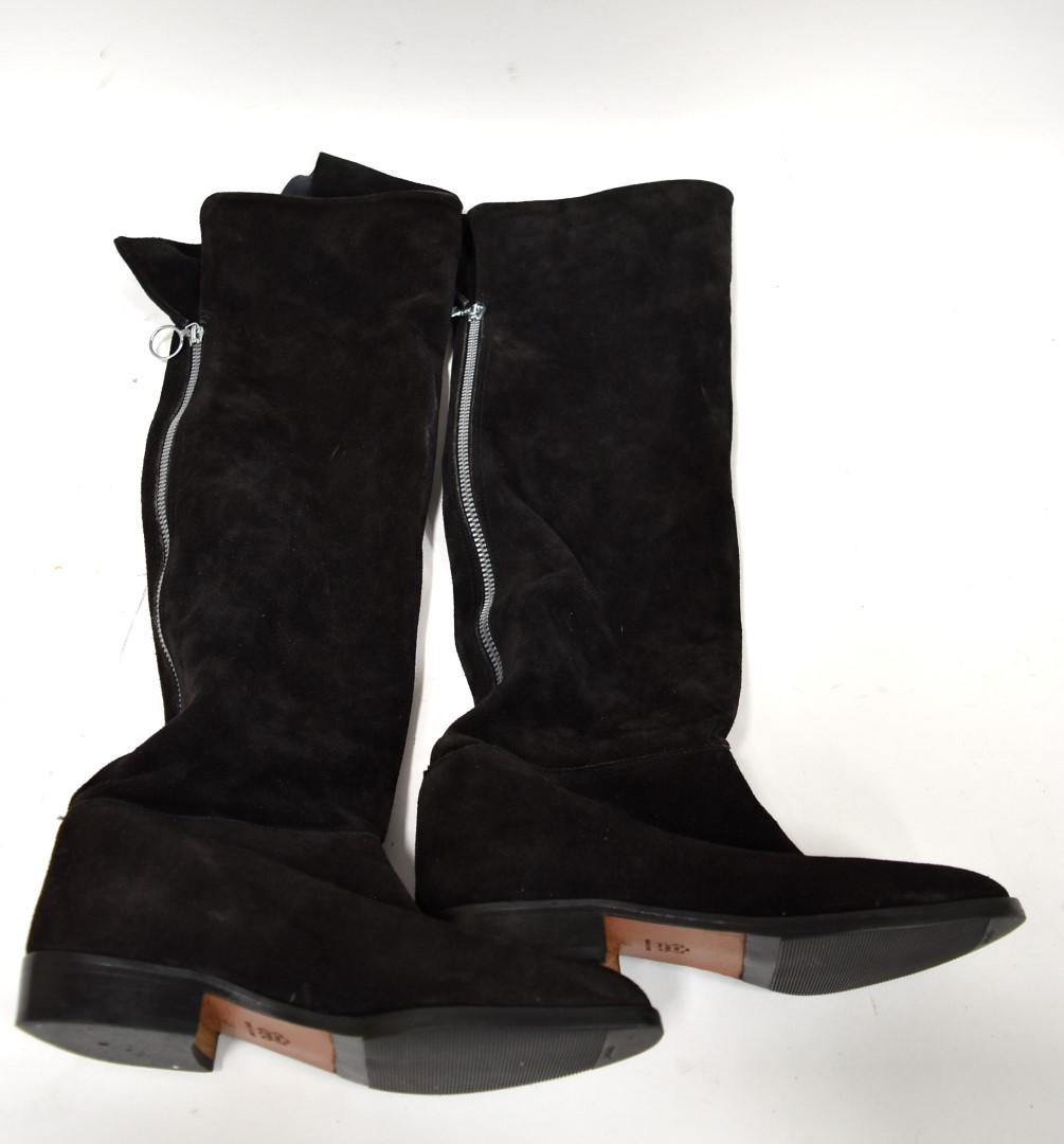 Vero Cuoio Italian Black Suede Boots: Zippered at back. Walking low heels. 38.