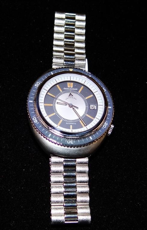 JAEGER LE COULTRE MAN'S WRISTWATCH: Signed Memovox model with alarm and date, stainless steel water resistant case with rotating bezel, blue insert and dial, stainless bracelet, automatic, 41mm