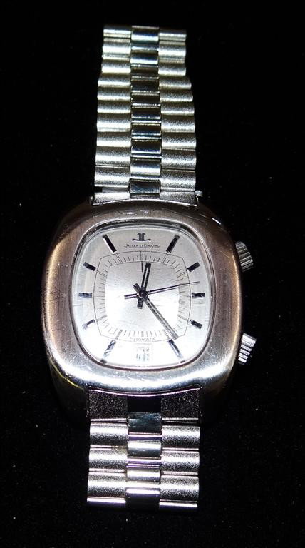 JAEGER LE COULTRE MAN'S WRISTWATCH: Memovox model with alarm and date, stainless steel water resistant case, stainless bracelet, automatic, 37mm