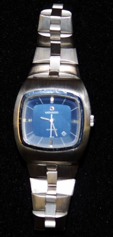 MOVADO AUTOMATIC MID-SIZE WRISTWATCH: Date, blue dial, stainless steel case with bracelet, 29mm