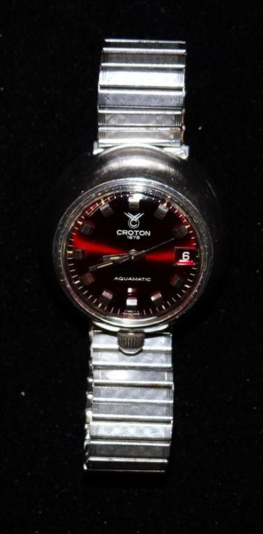 CROTON AUTOMATIC MAN'S WRISTWATCH: Aquamatic, date, red dial, steel case and bracelet, 36mm