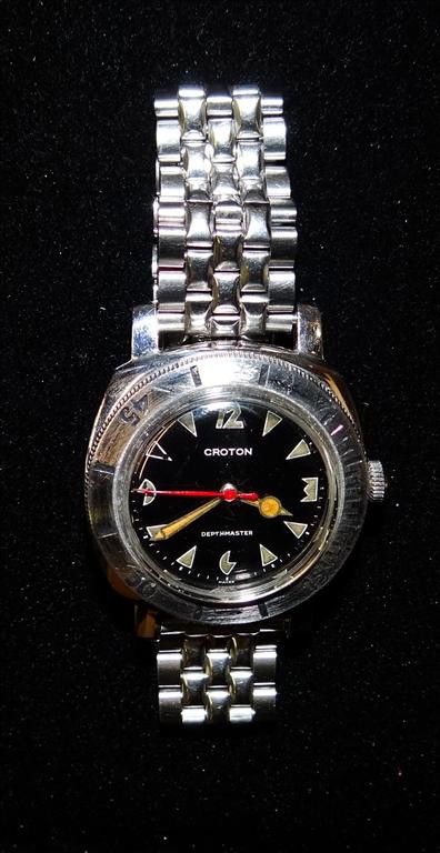CROTON DEPTHMASTER MAN'S WRISTWATCH: Diver's watch, according to original advertising tested to 3000 feet, black dial, rotating bezel, heavy duty stainless steel case and bracelet, 36mm