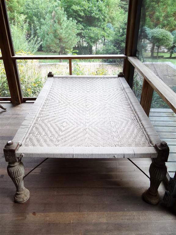 571 INDIAN ROPE AND WOOD BED