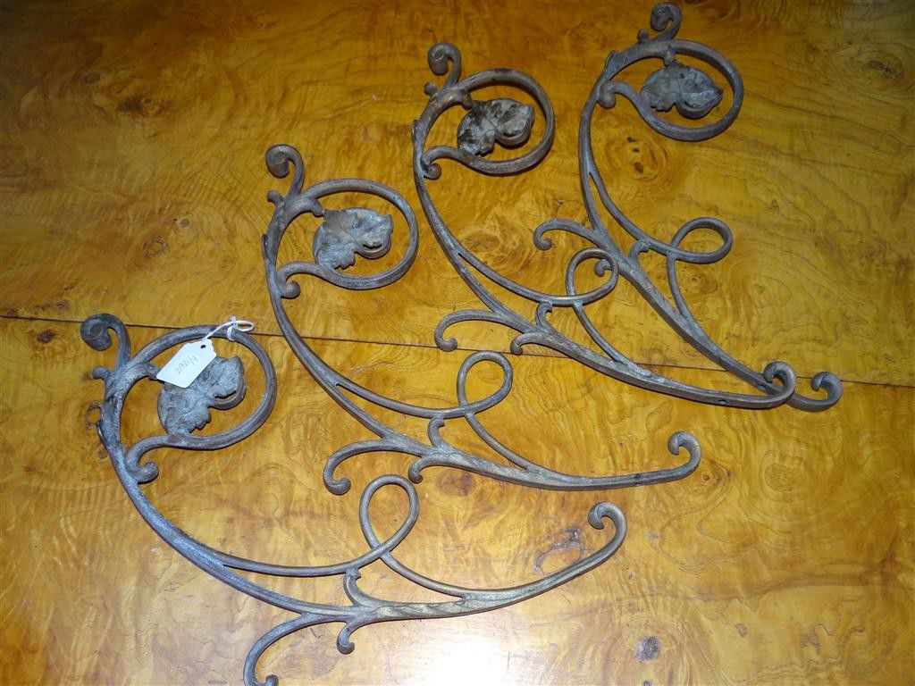 FOUR BRONZE ART NOUVEAU WALL BRACKETS: 16-1/2" long