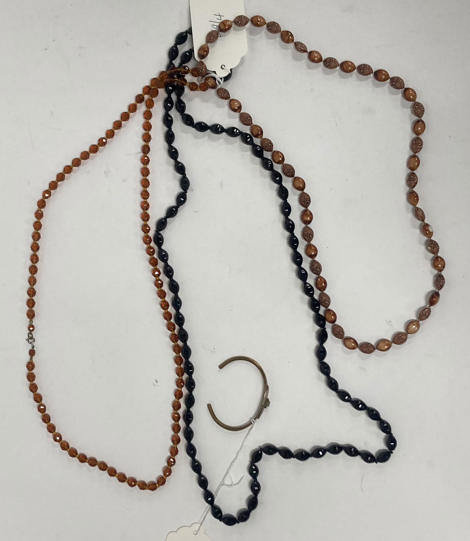 Quality Lot of Necklaces Onyx, Amber Etc. (1 of 2)