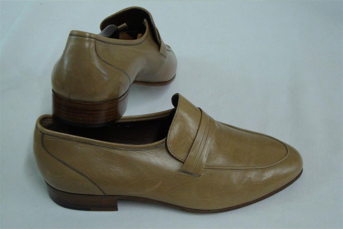 LIBERACE'S ANTONIO DE PESCARA LOAFERS: Italian light brown leather loafers (barely worn) size 10
