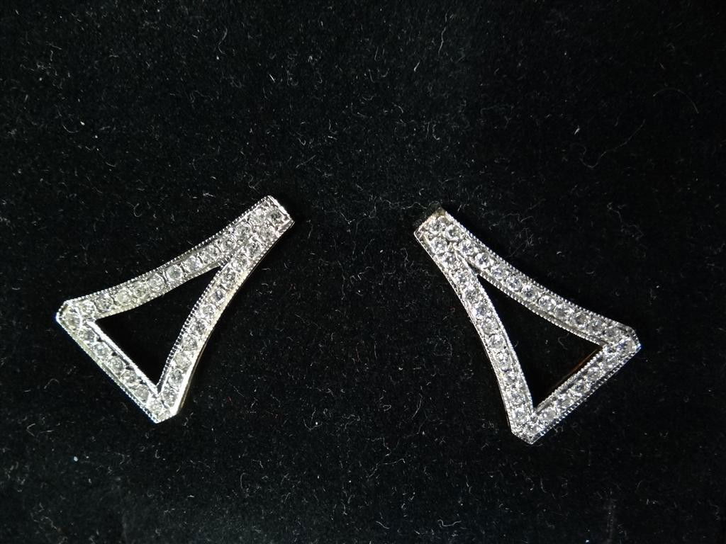 LIBERACE'S GOLD AND PAVE DIAMOND SHIRT CLASPS: Tuxedo shirt stays inlaid with pave diamonds. In original velvet lined box. 1" long