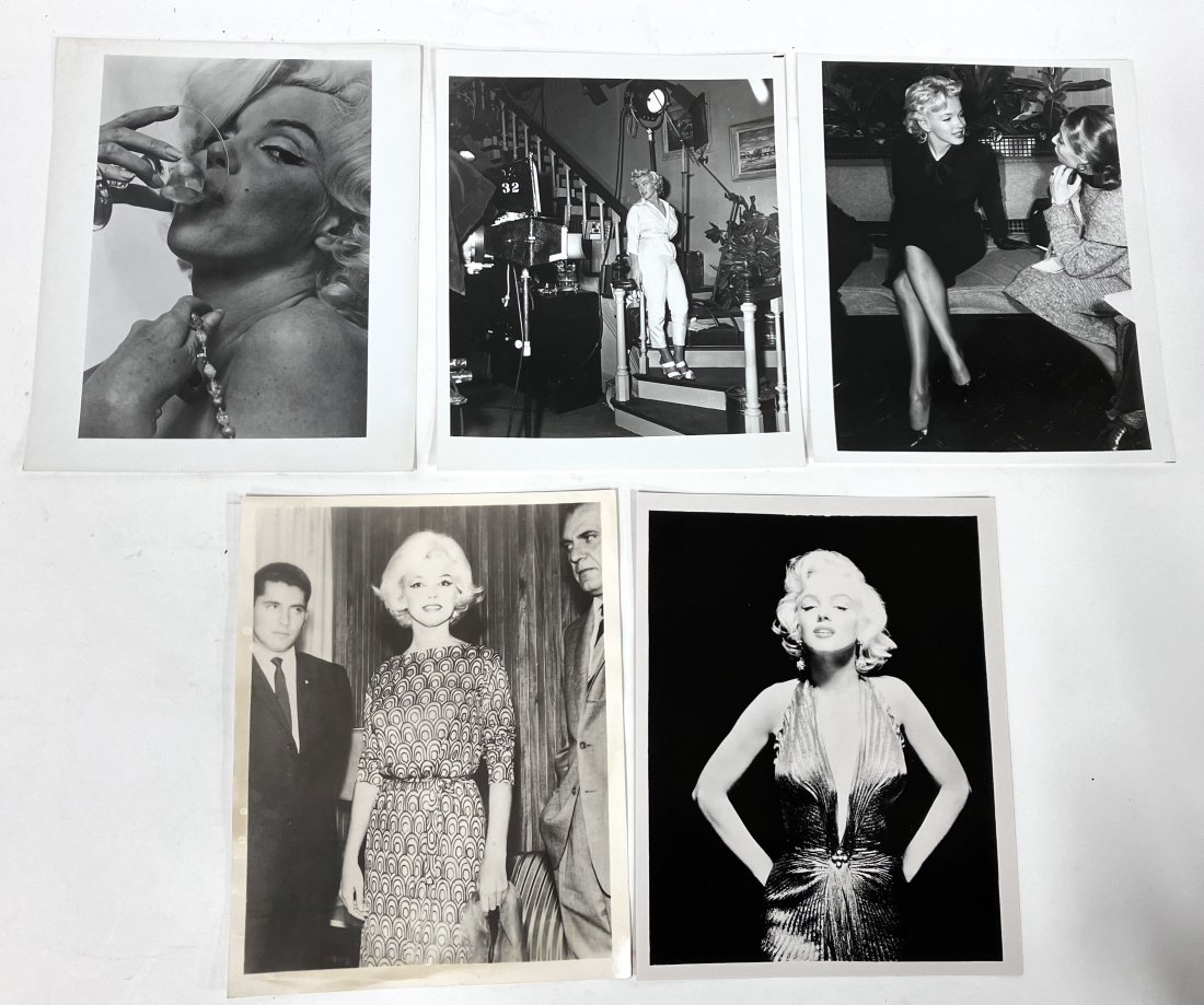 Marilyn Monroe Glamour Photographs (5): 8 x 10.