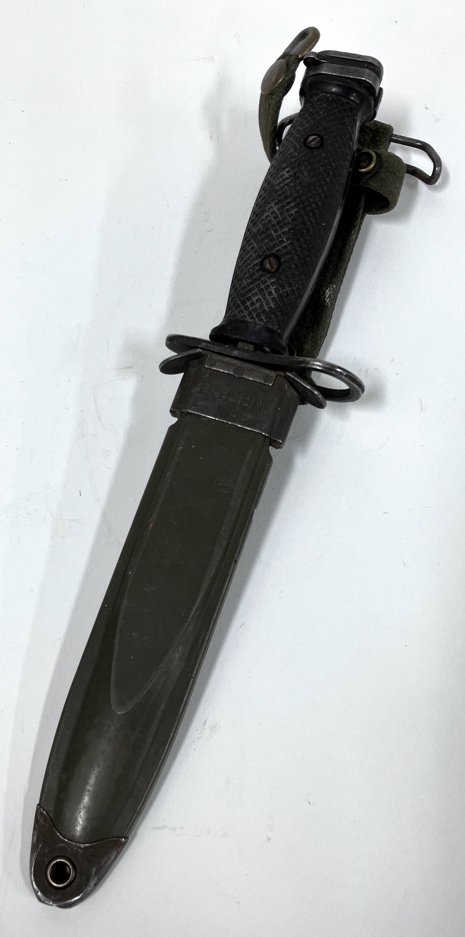 USN8A1 PV/H Knife: In sheath. Cloth loop for wearing 13"L