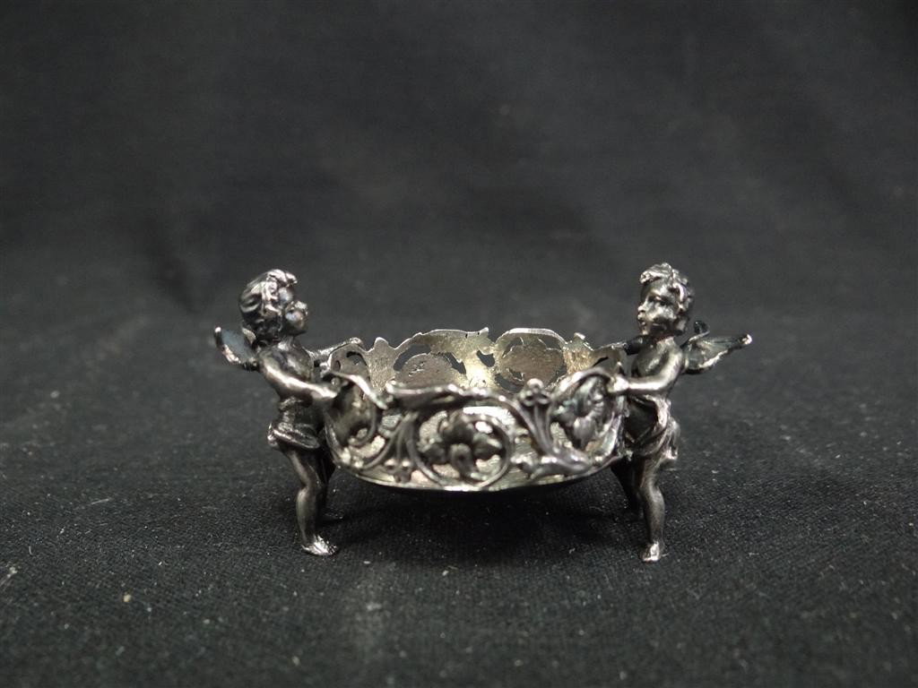 HALLMARKED FIGURAL CHERUB SALT CELLAR: 2 1/4";