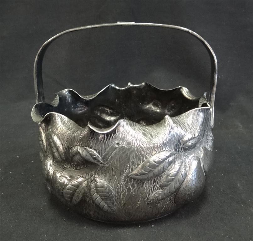 AMERICAN VICTORIAN PAIRPOINT FRUIT BASKET: 7" H. 7" W
