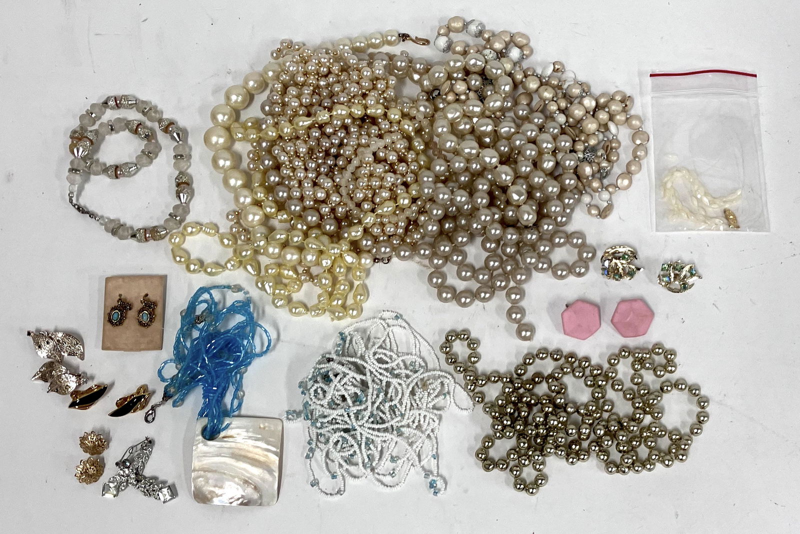 Vintage Costume Jewelry for Collector or Dealer (19) (1 of 5)