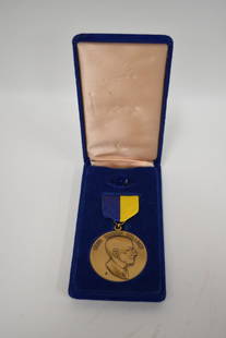 Special Distinguished Paul Harris Fellowship Medal: With ribbon in presentation box.