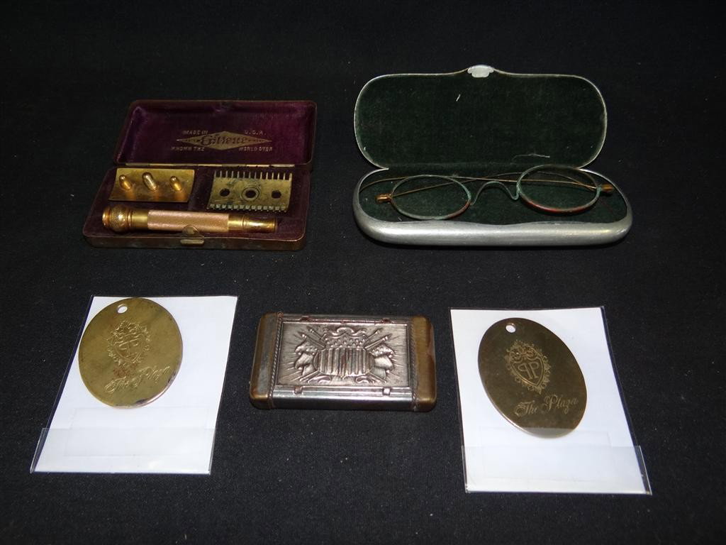 LOT - MISCELLANEOUS METALWARE: To include: vintage Gillette shaving kit, 4.25in.; eyeglas case, two(2) Plaza key tags, early American hinged box; various sizes