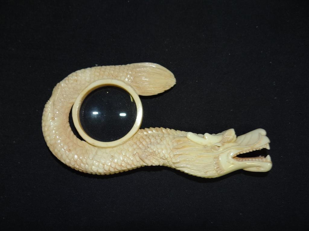 IVORY MAGNIFYING GLASS: Serprent handle