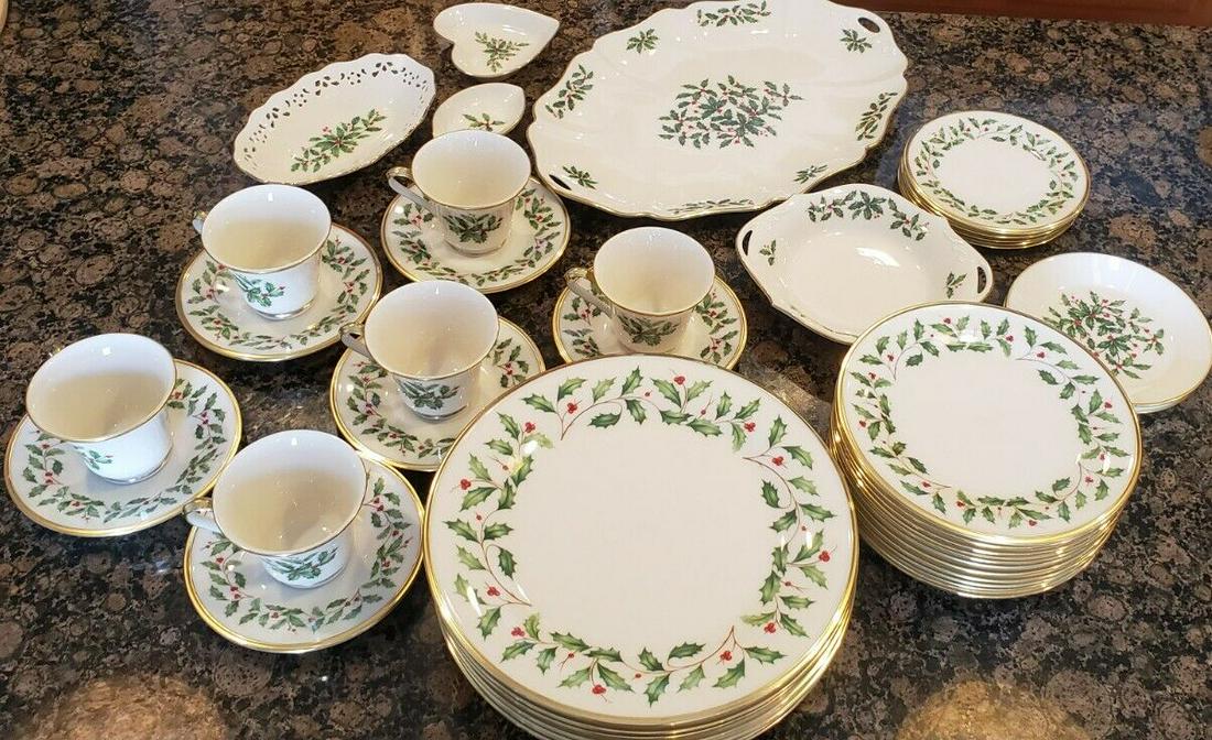 Lenox Holiday Holly Porcelain Dinner Service (1 of 1)