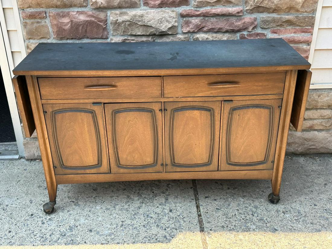 Broyhill Emphasis Mid-Century Modern China Sideboard (1 of 6)