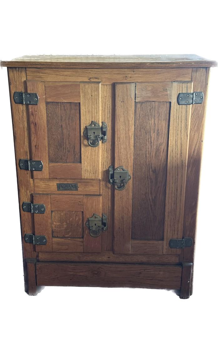 Indiana Petite 3-Door Oak Ice Box (1 of 9)