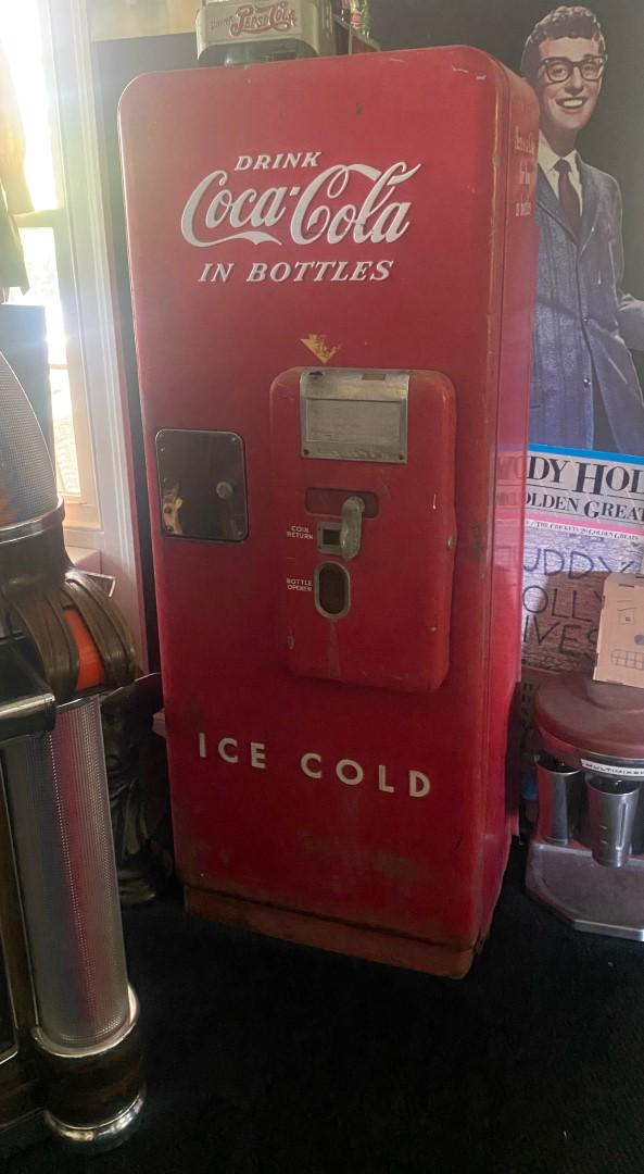 Coca Cola Coin Operated Vending Machine (1 of 1)