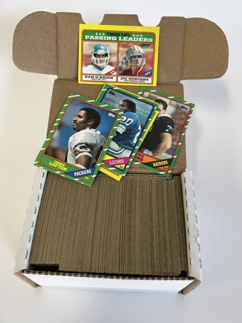1986 Topps Football Cards (310) (1 of 1)