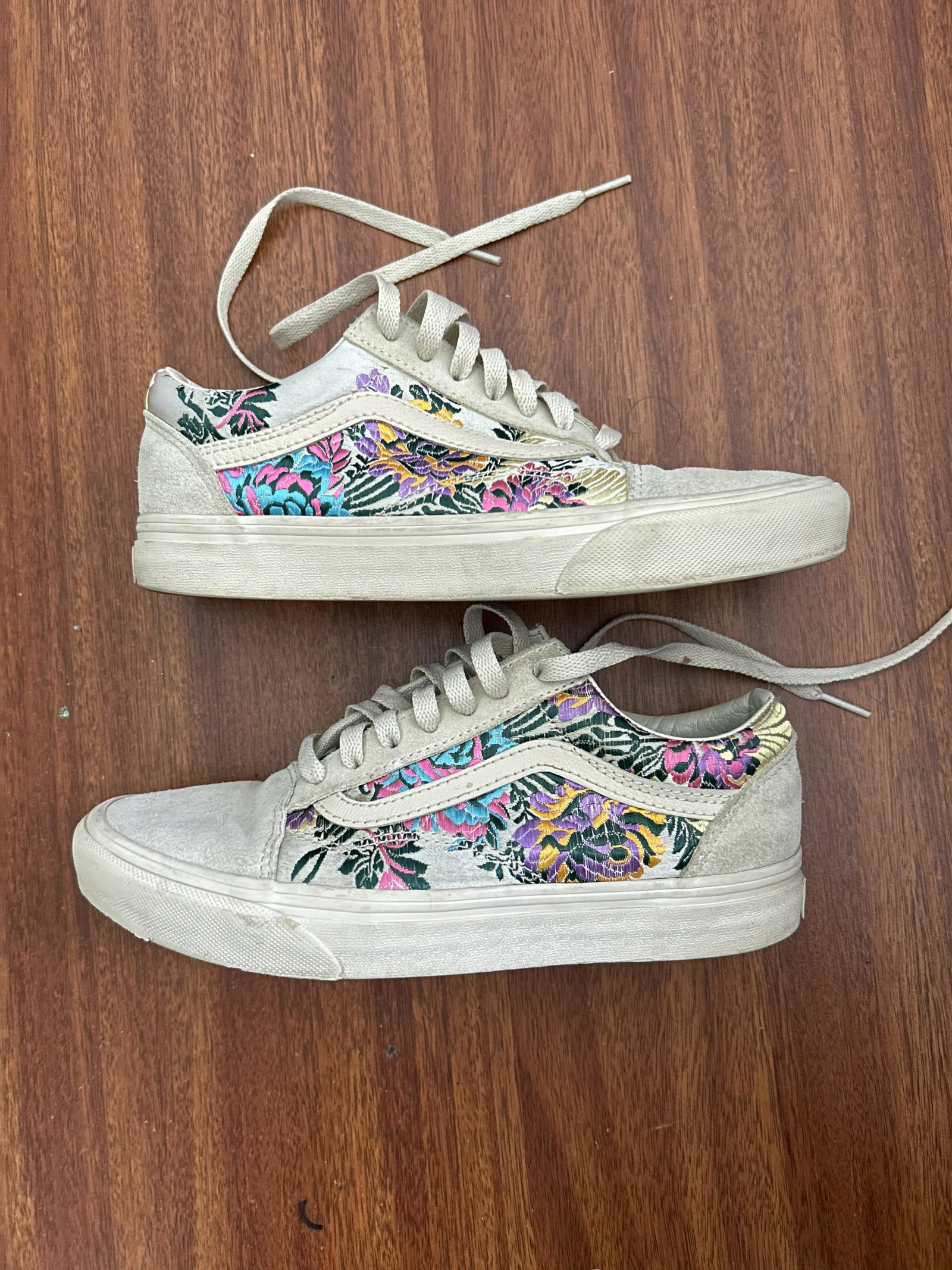 Collectible Vans Sneakers: U. S. Men's 5 1/2 Women's size 7