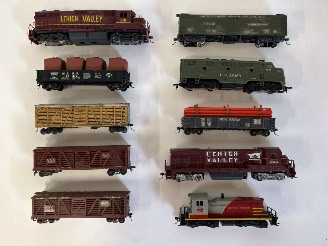 Vintage Model Trains (10) Auction