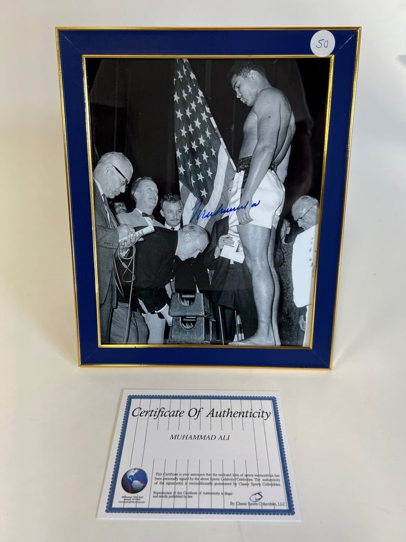 Muhammed Ali Signed Photograph: Framed 8 x 10