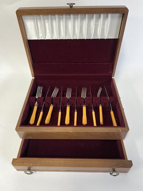 Bakelite Handled Fork & Knife set. (1 of 3)