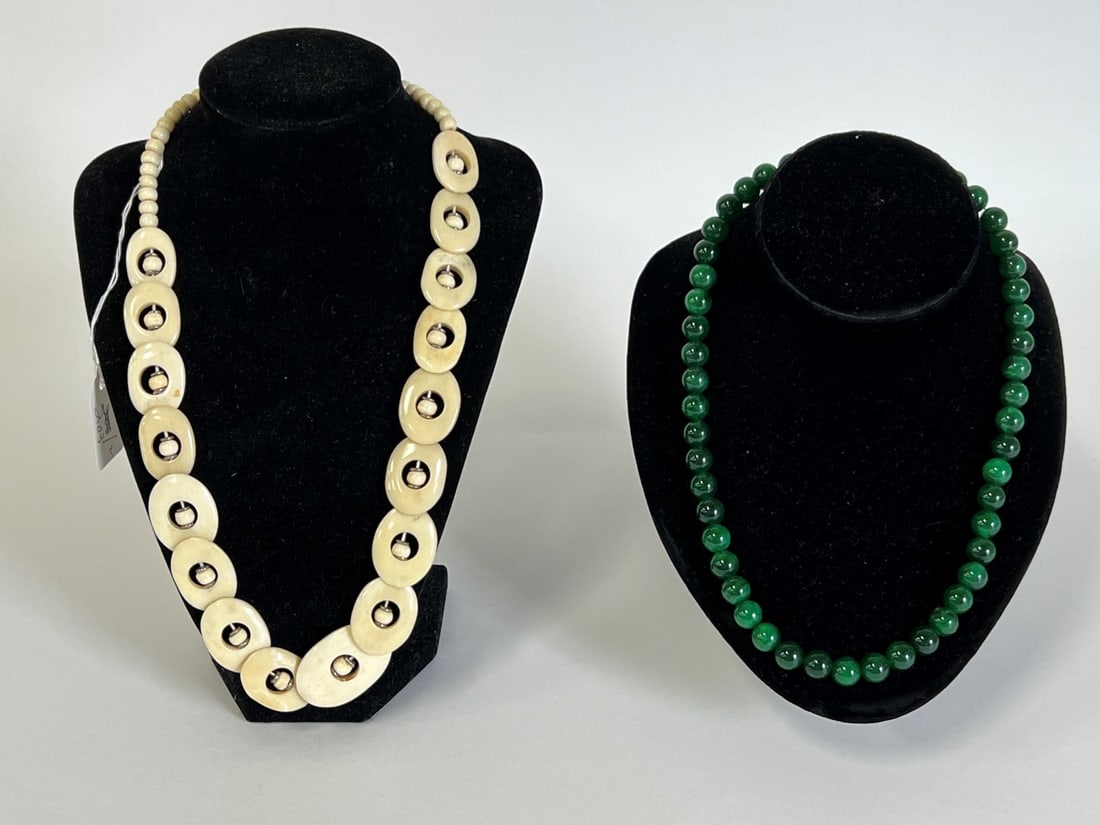 Bakelite Necklace and Jade Bead Necklace (2) (1 of 5)