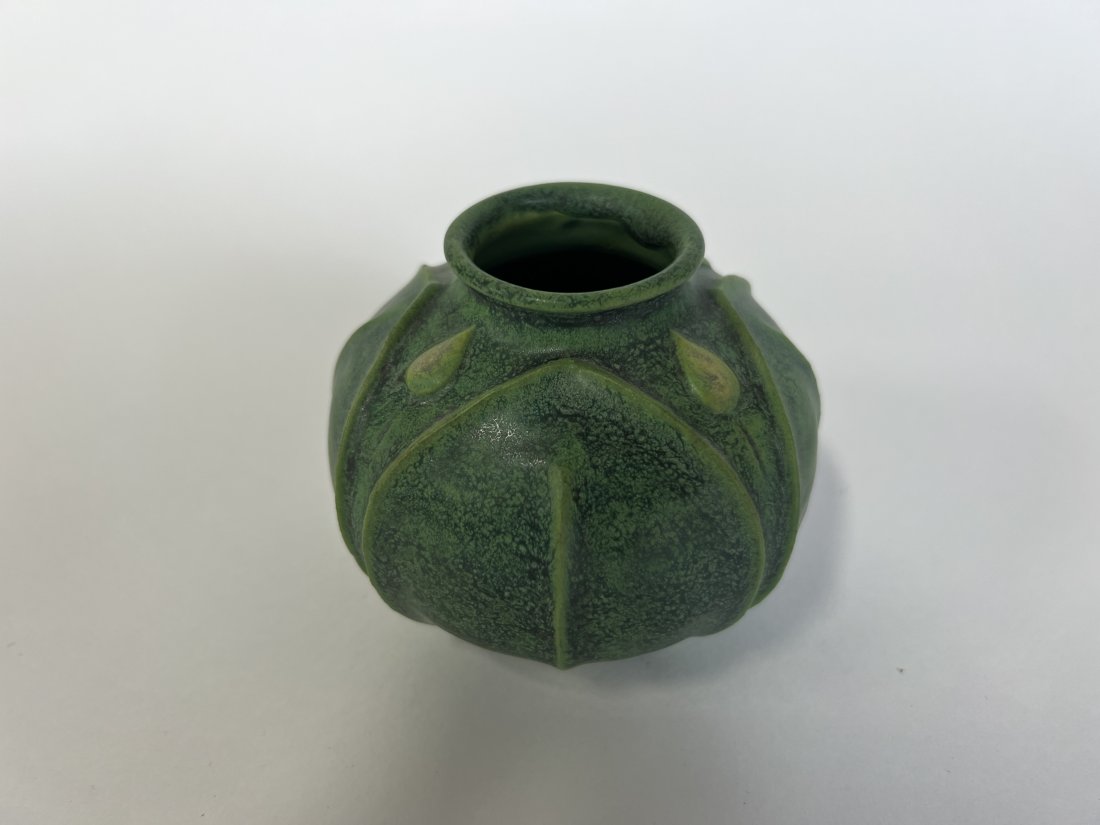 Grueby Pottery Vase. (1 of 4)
