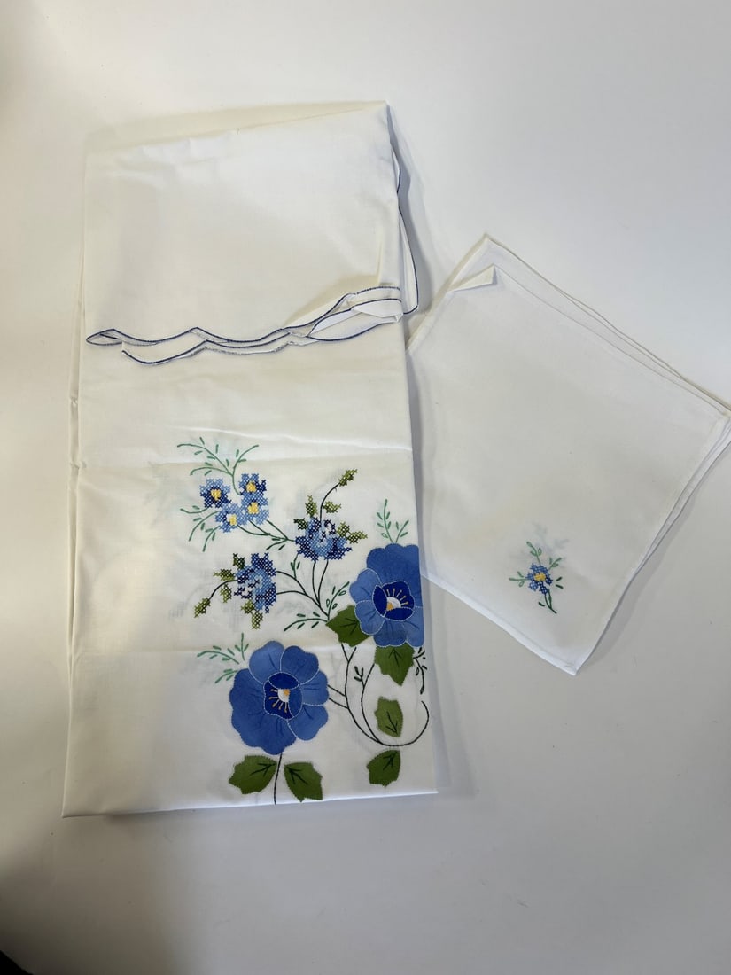 Vintage Embroidered Table Cloth & 6 Napkins: 54" square table cloth and 10" square napking