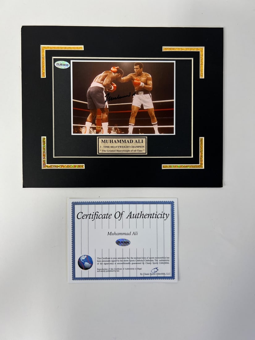 Muhammed Ali Signed Photograph: 8 x 10 Matted