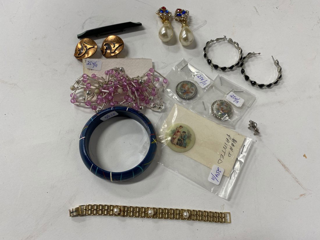 Bakelite Bracelet. Mesh & Pearl "Gold" Bracelet & 9 Others: Bakelite bracelet; Nice quality "gold" mesh and pearl bracelet; large pair of onyx heart and rhinestone earrings for pierced; 1950's large pearl and rhinestone earrings (clip) (missing a stone); a pr.