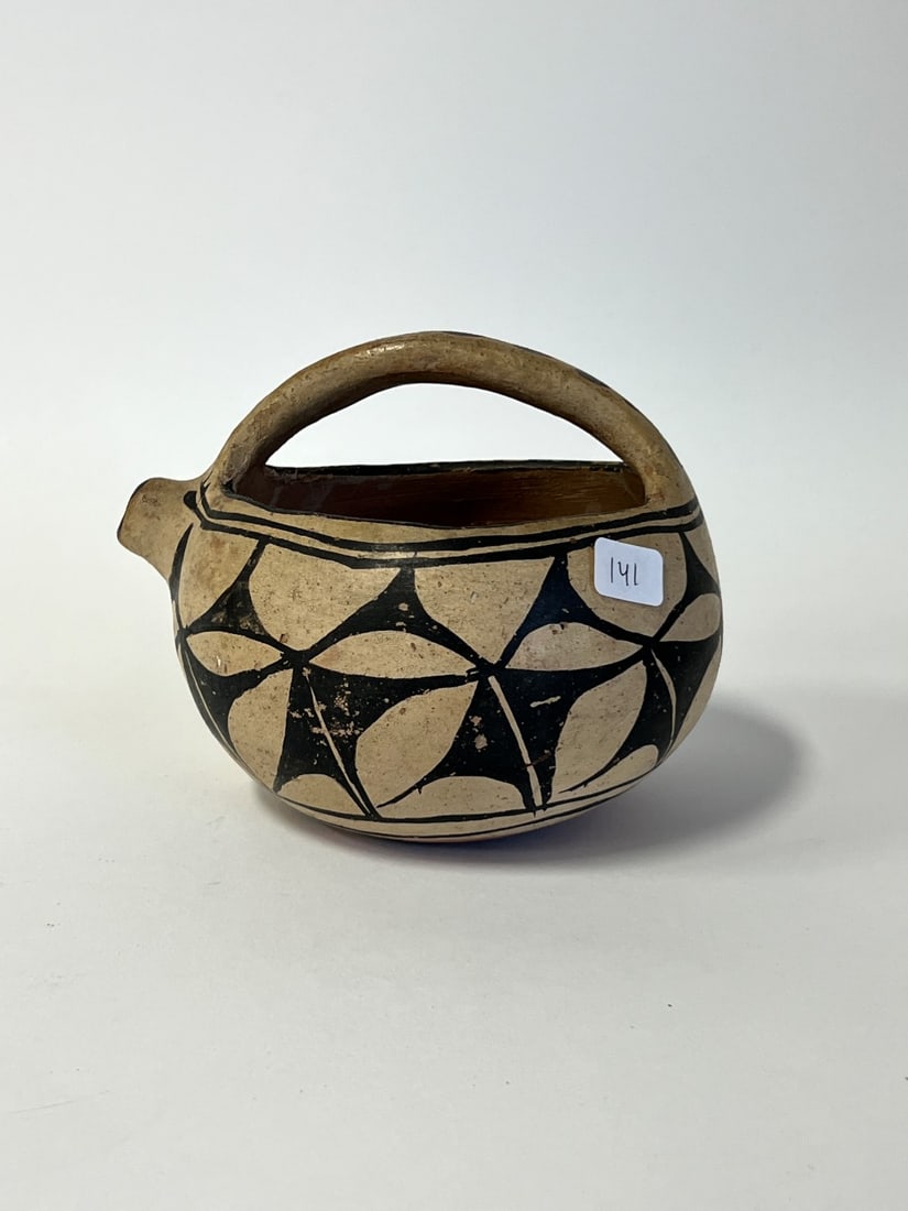 Southwestern Indian Handled Pot.: 4 1/2"h x 6"W