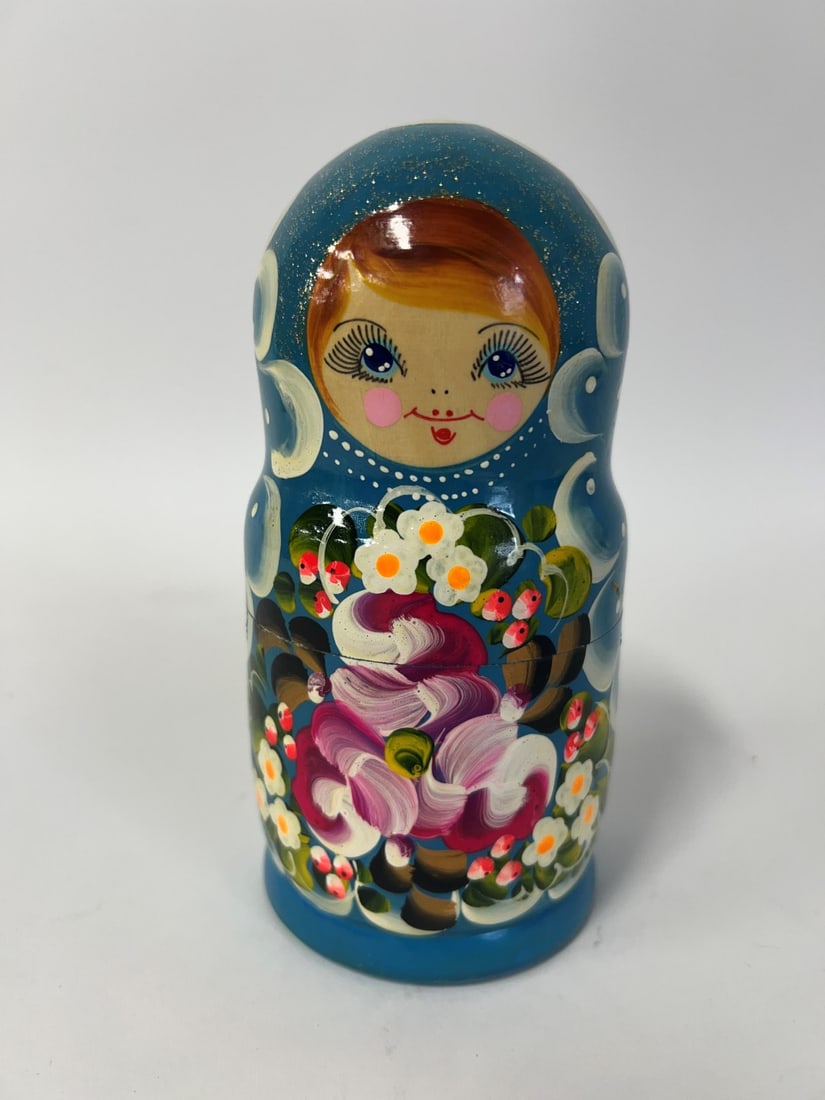 Vintage Russian Kachina Dolls: Nesting Set. As pictured