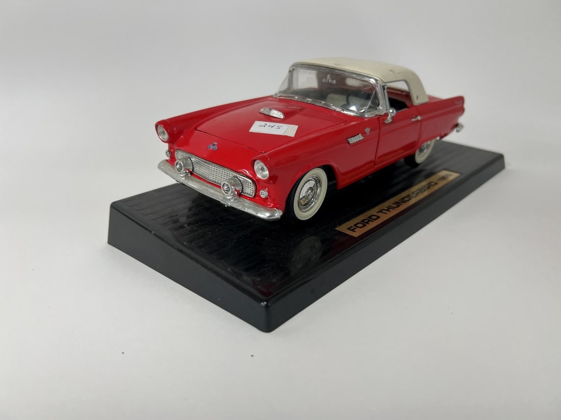 Ford Thunderbird 1955 Model Car (1 of 4)