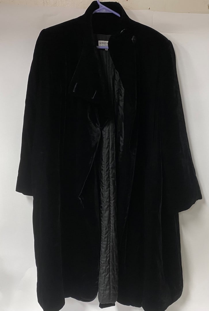 Giorgio Armani Black Velvet Evening Coat: Le Collezioni Italian. Size 42 (Prob. European( American 8