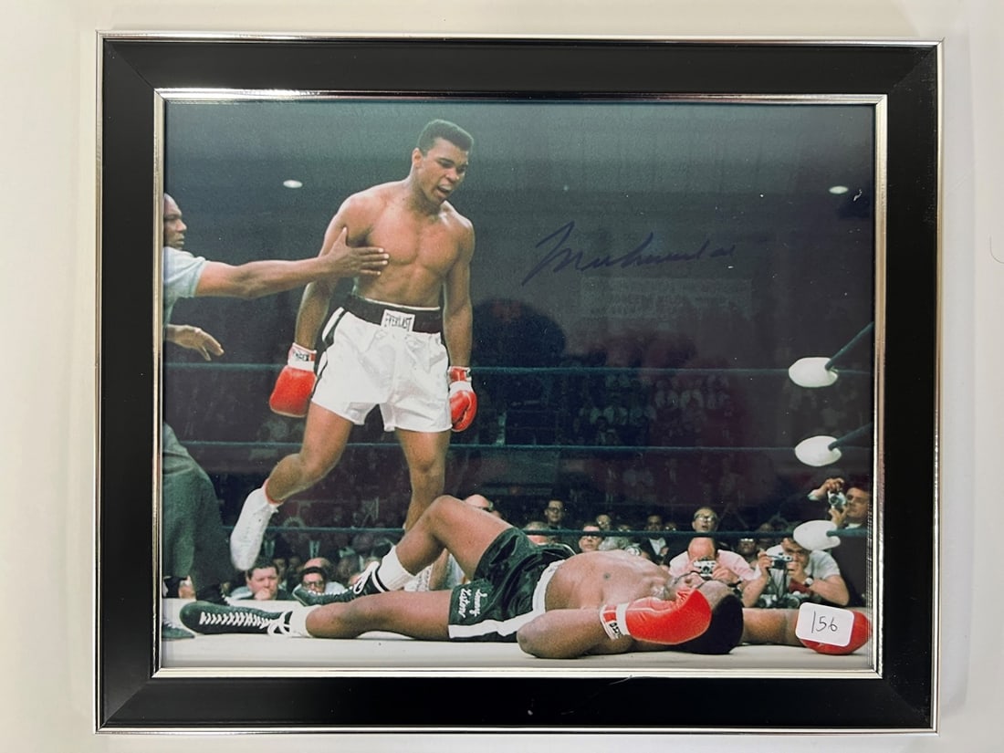 Muhammed Ali Signed Photo: Certificate of Authenticity Framed. 8 x 10