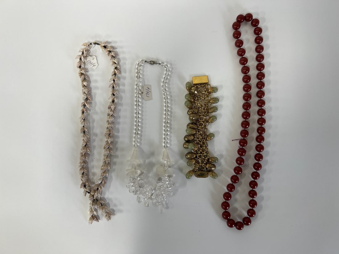 Vintage Lot of Necklaces. & Unusual Bracelet (4) (1 of 6)