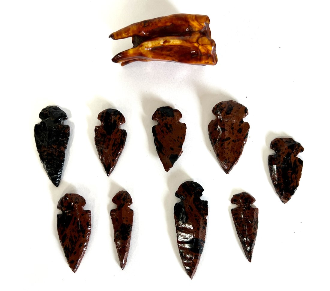 Great Caveman Tooth & Obsidian Points: Great ivory tooth of an unknown quadruped, perhaps 50 to 100 thousand years back, also with a rare group of Native American napped obsedian arrow points of incredible color.