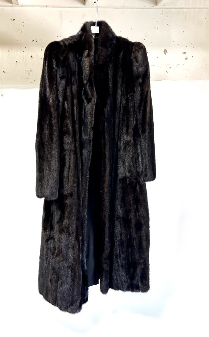 Vintage Mink Coat: Embroidered with name at the inside Excellent well cared for condition