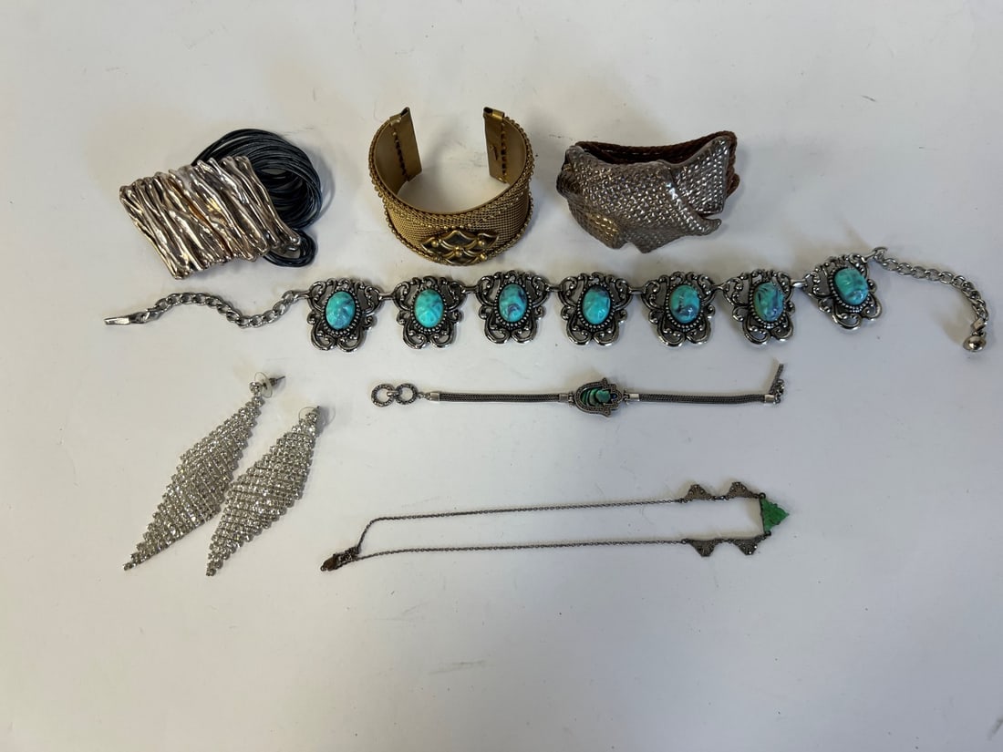 Collector or Dealer's Lot of Vintage Costume Jewelry (1 of 4)