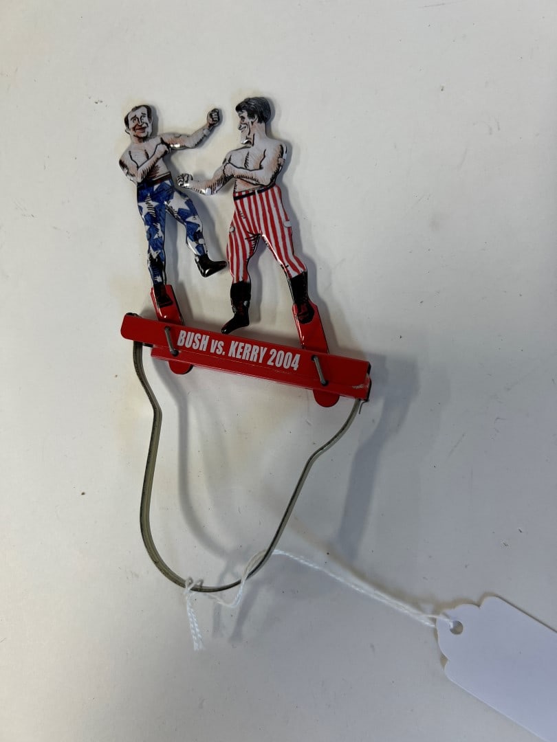 Kerry vs Bush Tin Squeeze Toy (1 of 2)